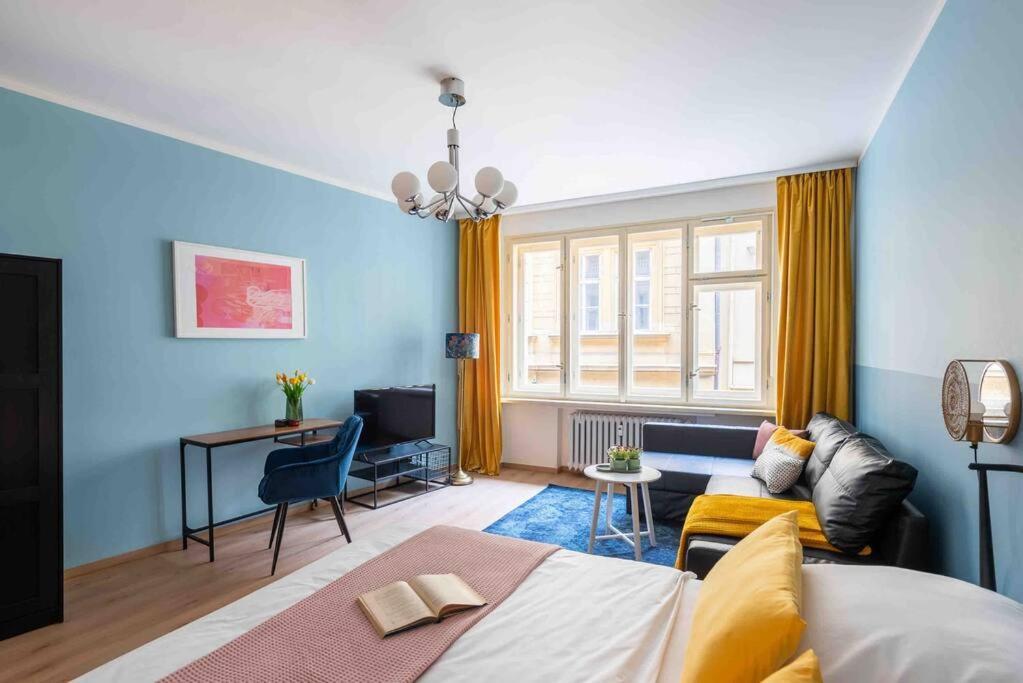 Apartamento Colourful Modern Flat / Balcony / Charles Bridge