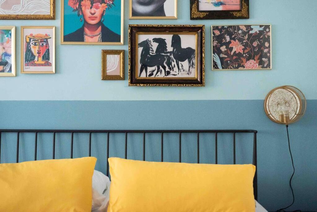 Colourful Modern Flat / Balcony / Charles Bridge Apartamento