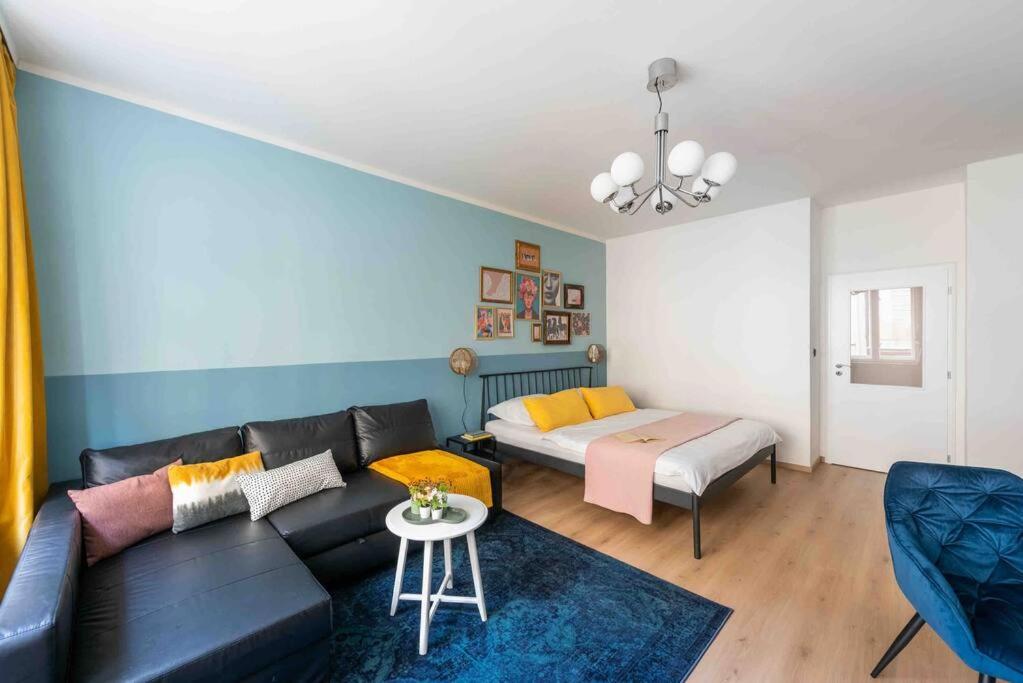 Colourful Modern Flat / Balcony / Charles Bridge Apartamento Praga