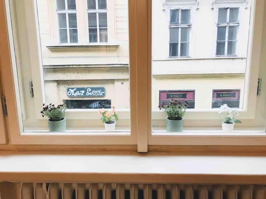 Colourful Modern Flat / Balcony / Charles Bridge Apartamento *
