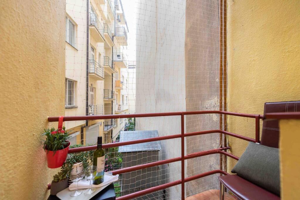 Colourful Modern Flat / Balcony / Charles Bridge Apartamento *